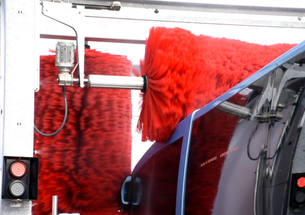 MAQUINA DE LAVADO BUSES Y MINI BUSES AL PASO