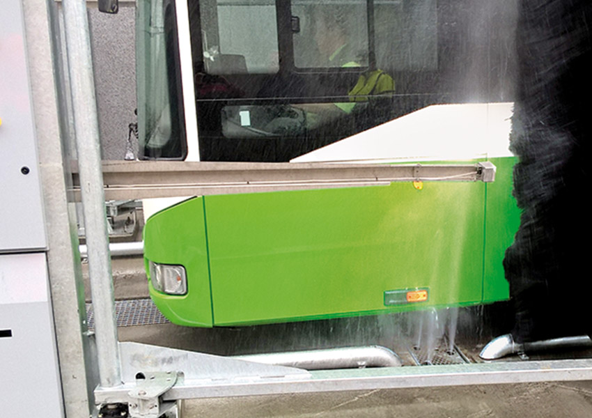 MAQUINA DE LAVADO BUSES Y MINI BUSES AL PASO